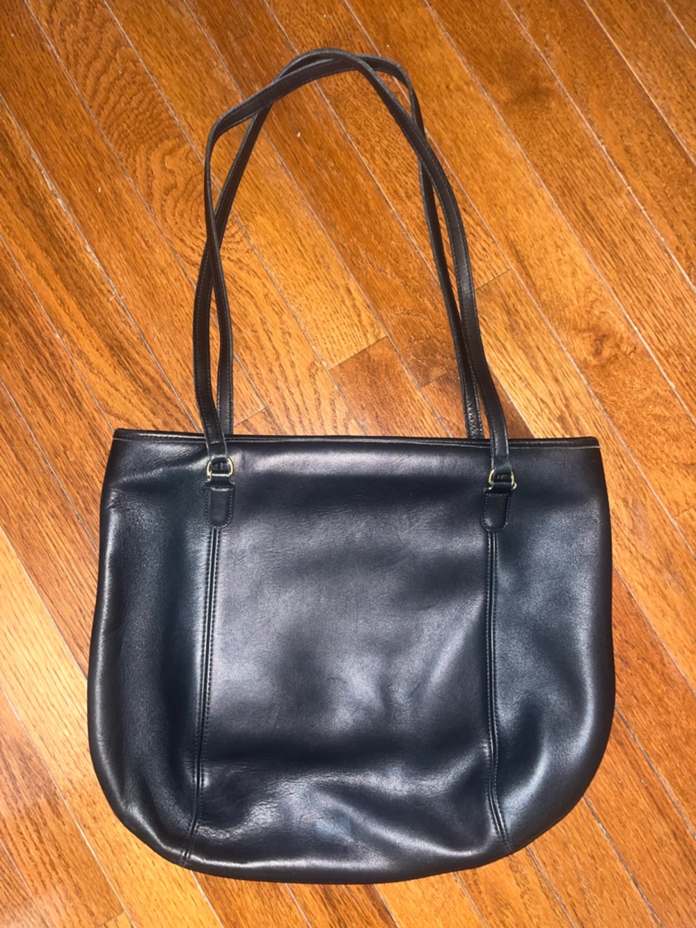 🗝️Vintage Coach Classic Black Leather Tote bag. perfect condition, barely worn.
